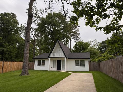 Photo of 408 Commanche Road, Conroe, TX 77316 (MLS # 87351934)