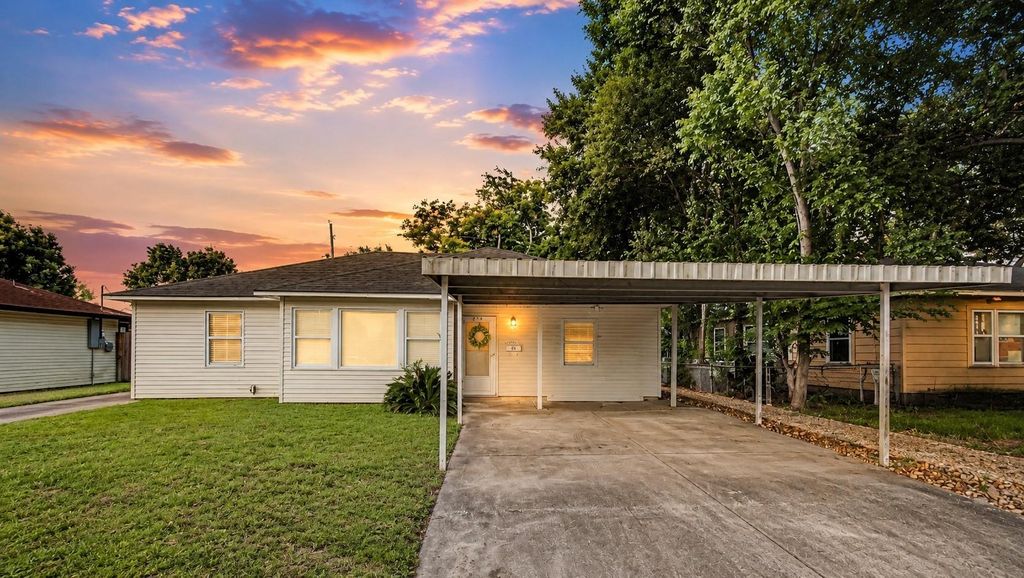 Photo of 2016 Vince Street, Pasadena, TX 77502 (MLS # 71697201)