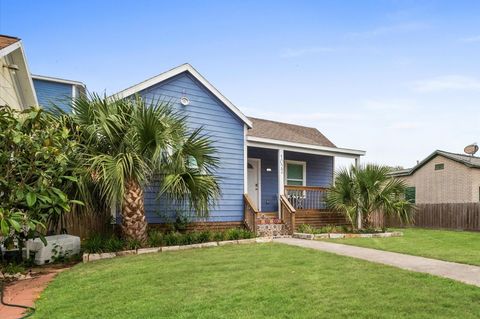 Photo of 1022 Avenue L, Galveston, TX 77550 (MLS # 37460377)