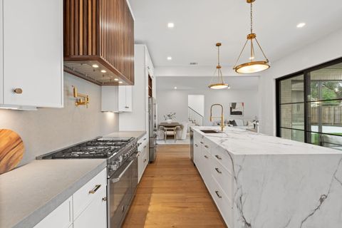 309 Avenue Of Oaks Street Houston TX 77009