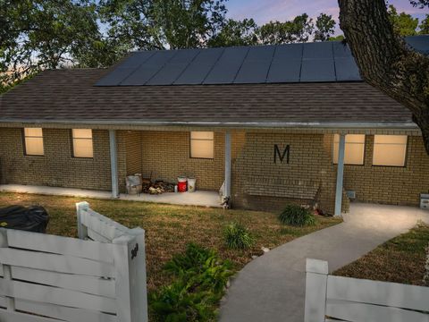 Photo of 106 W Watt Street, El Campo, TX 77437 (MLS # 48984080)