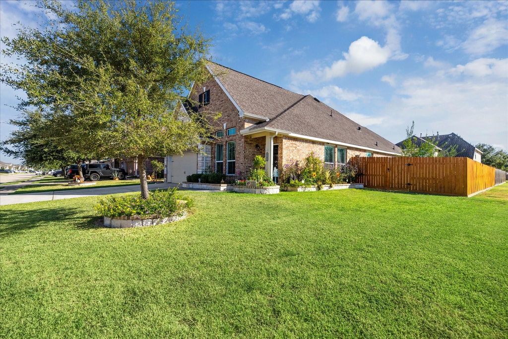 Photo of 8302 Bay Oaks Drive, Baytown, TX 77523 (MLS # 84318909)