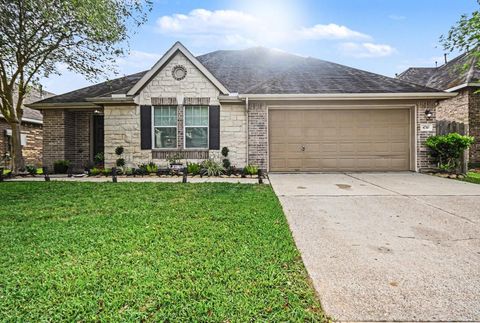 Photo of 4710 Lake Rim Drive, Alvin, TX 77511 (MLS # 30325944)