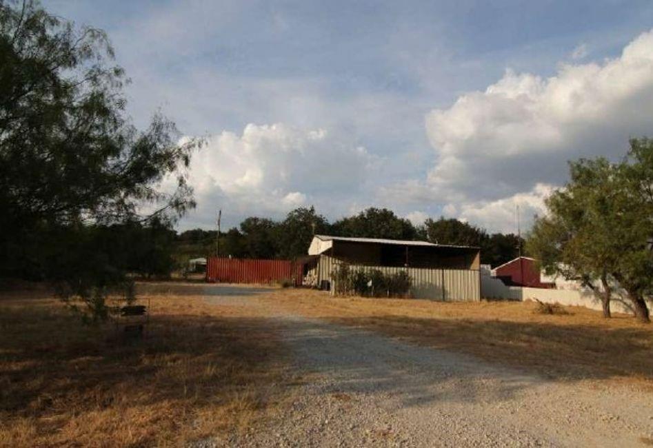 2050 Glen Oaks Drive
