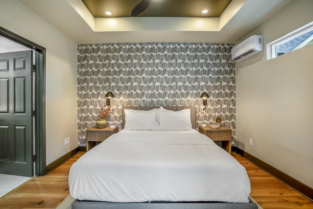 Photo of 5512 Texas Street #2, Houston, TX 77011 (MLS # 26921334)
