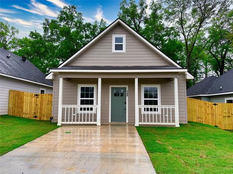 702 W Walnut Street Longview TX 75601