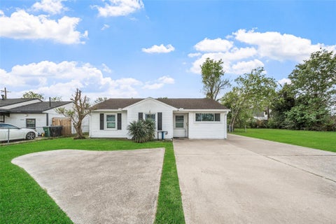 Photo of 7303 Long Point Road, Houston, TX 77055 (MLS # 18628993)