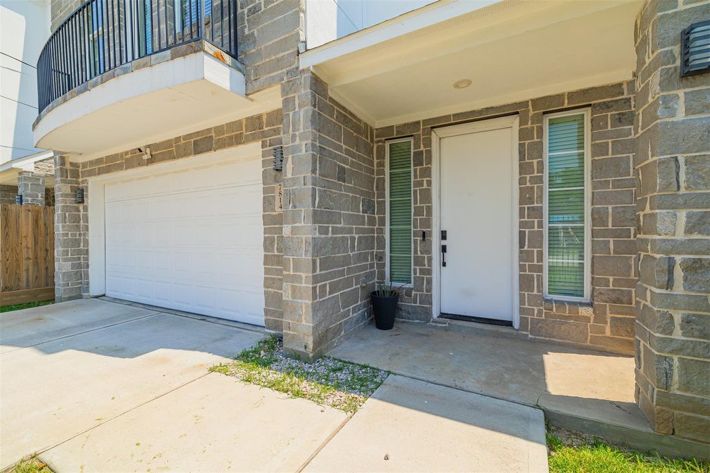 Photo of 7814 De Priest Street, Houston, TX 77088 (MLS # 23503591)