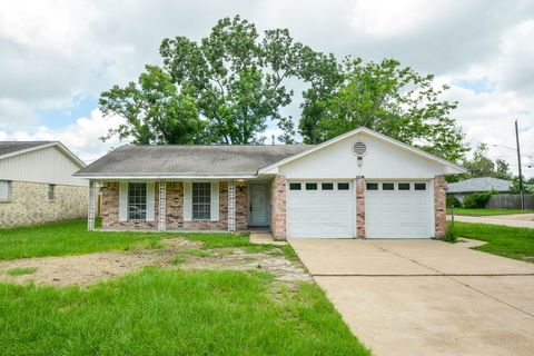 Homes For Sale - 6002 Verdome Lane<br/> Houston, TX 77092