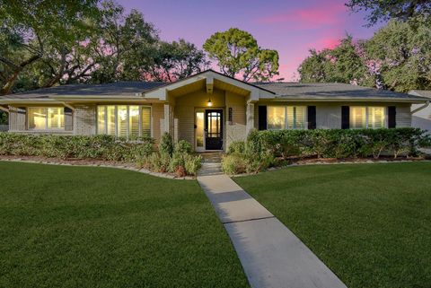 Photo of 5330 Jackwood Street, Houston, TX 77096 (MLS # 23081865)