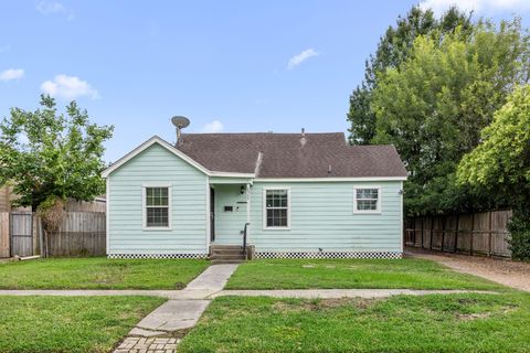 Photo of 6942 Moss Rose Street, Houston, TX 77087 (MLS # 88858951)