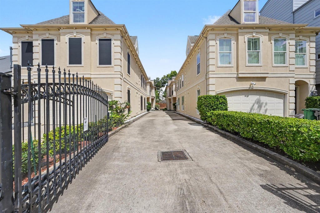 Photo of 5718 Winsome Lane Lane, Houston, TX 77057 (MLS # 87944726)