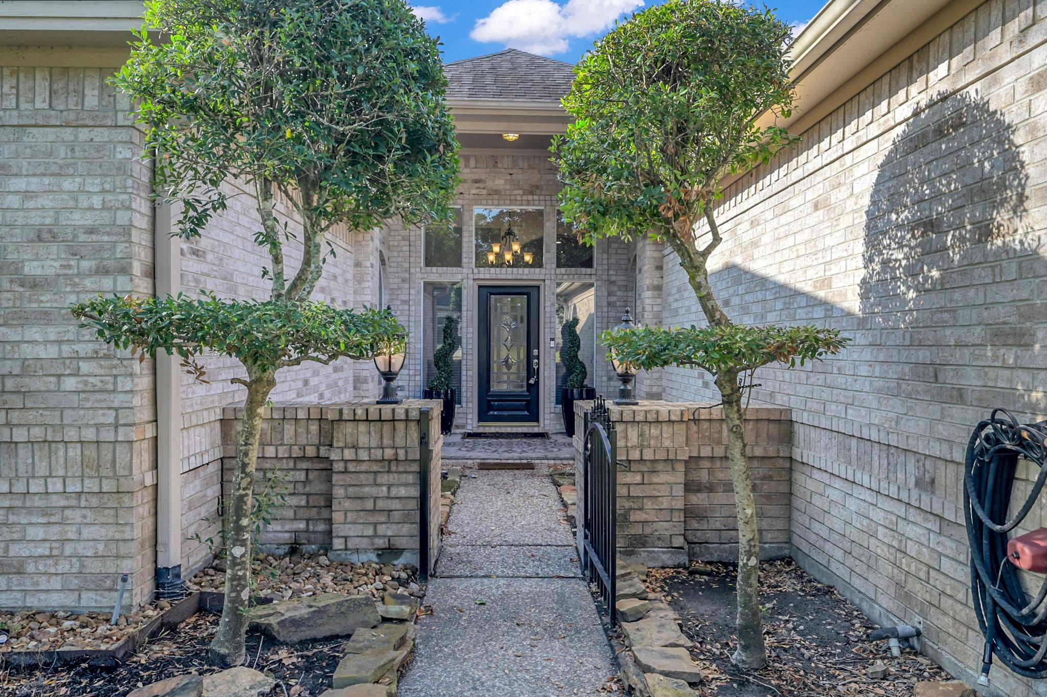 192 Monterrey Road W