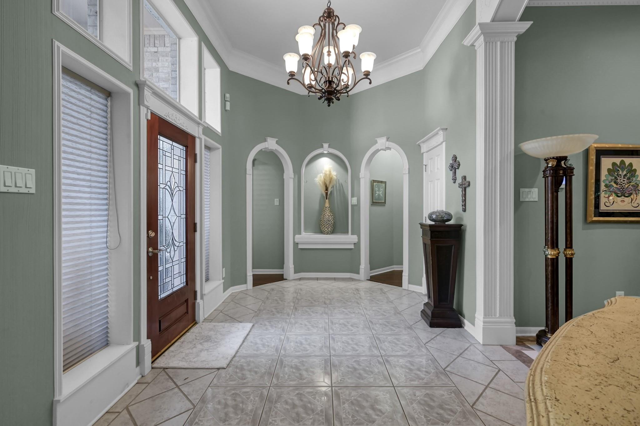 192 Monterrey Road W