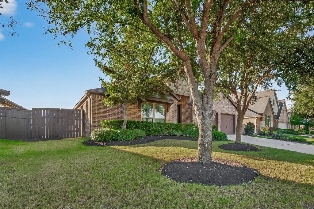 Photo of 28435 Sycamore Falls Lane, Fulshear, TX 77441 (MLS # 37922757)