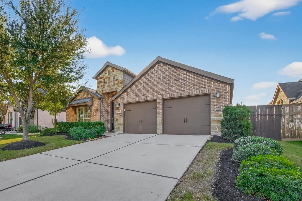 Photo of 28435 Sycamore Falls Lane, Fulshear, TX 77441 (MLS # 37922757)