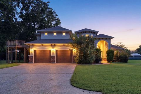 Photo of 14494 Diamondhead N, Conroe, TX 77356 (MLS # 6977822)