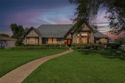Photo of 506 Red Bud Lane, Baytown, TX 77520 (MLS # 11558390)