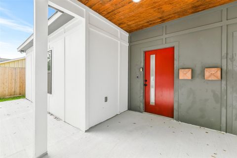 Tiny photo for 6103 Cavalier Street, Houston, TX 77087 (MLS # 95540771)