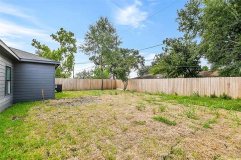 Tiny photo for 6103 Cavalier Street, Houston, TX 77087 (MLS # 95540771)