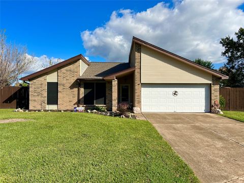 Photo of 104 Trail Ride Road, Angleton, TX 77515 (MLS # 31388291)