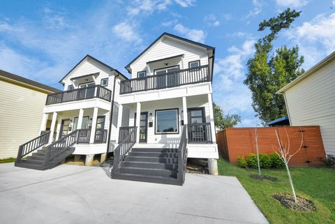 Photo of 611 E 39th Street #B, Houston, TX 77022 (MLS # 67918015)