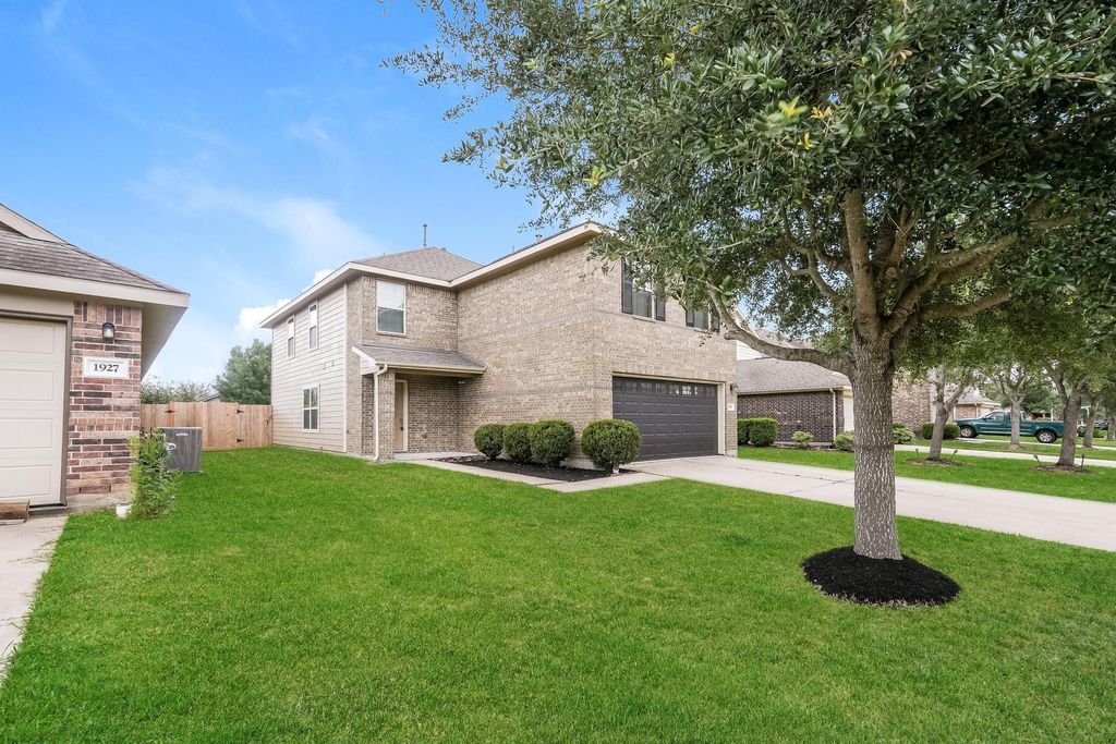 Photo of 1931 Acorn Glen Trail, Fresno, TX 77545 (MLS # 56272666)