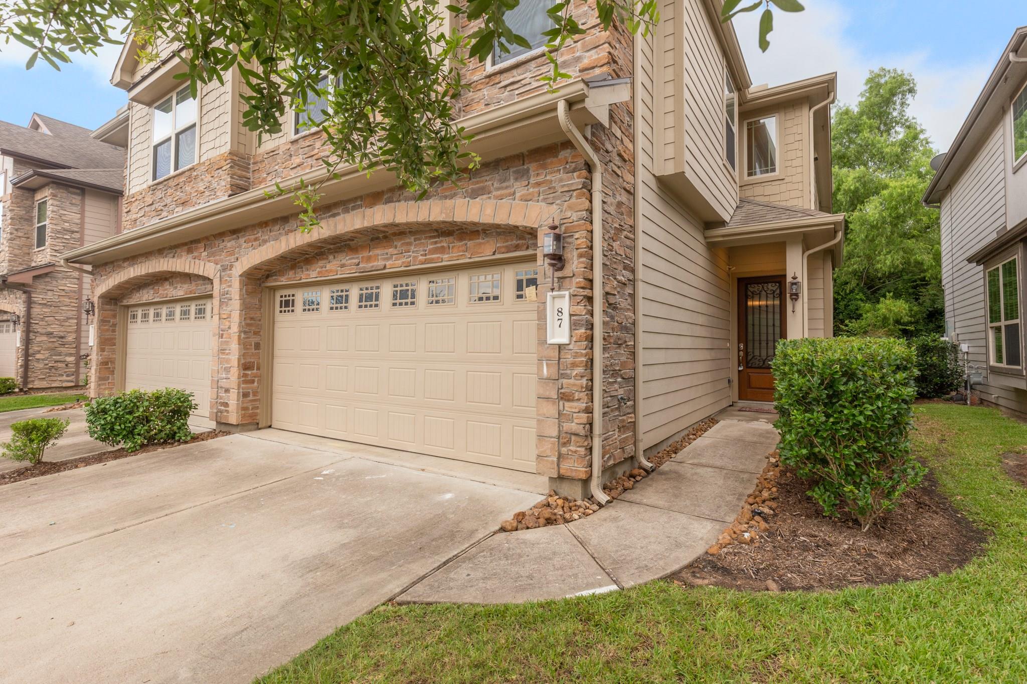 87 Aventura Place