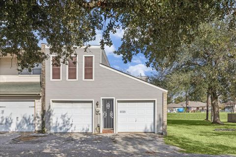 Photo of 2223 Par Lane, Richmond, TX 77469 (MLS # 68148787)