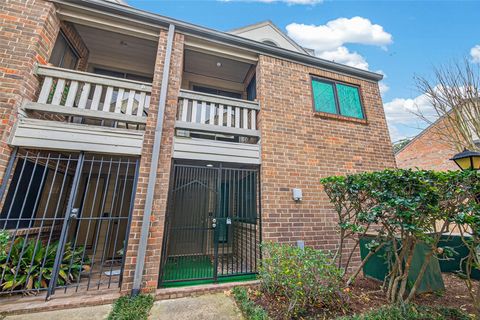 Townhouse For Sale - 1114 Augusta Drive #10<br/> Harris County, Houston, TX 77057