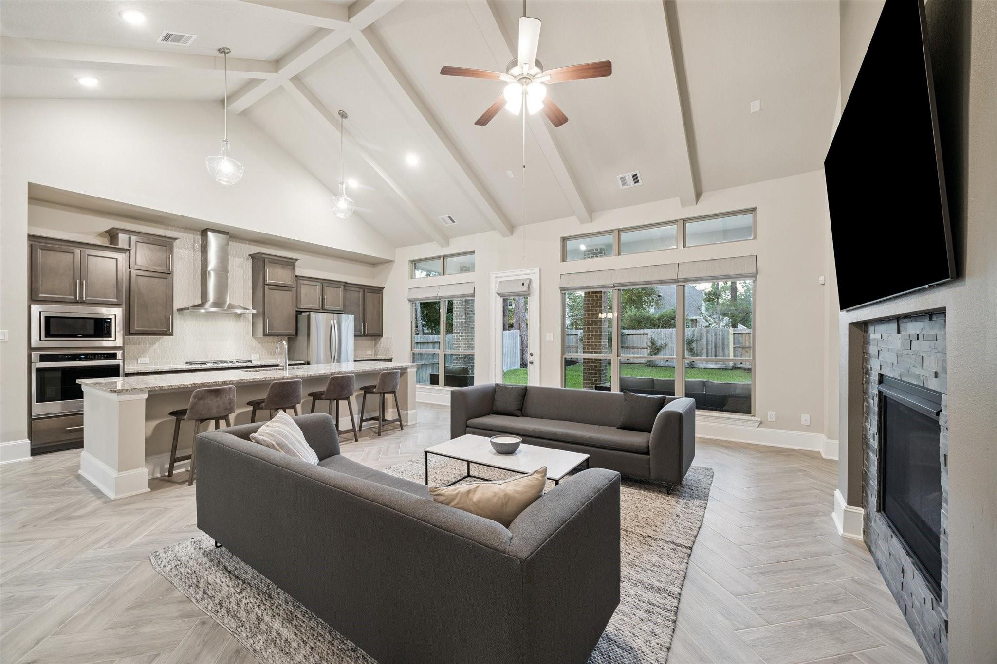 323 S Cadence Hills Loop