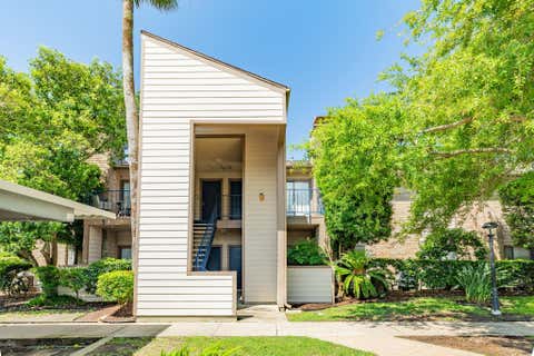 Photo of 7098 N Holiday Drive, Galveston, TX 77550 (MLS # 13450573)