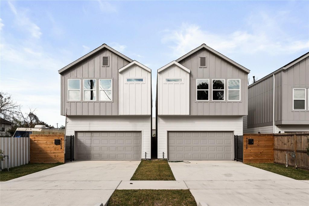 Photo of 4605 Brady Street #B, Houston, TX 77011 (MLS # 8136047)