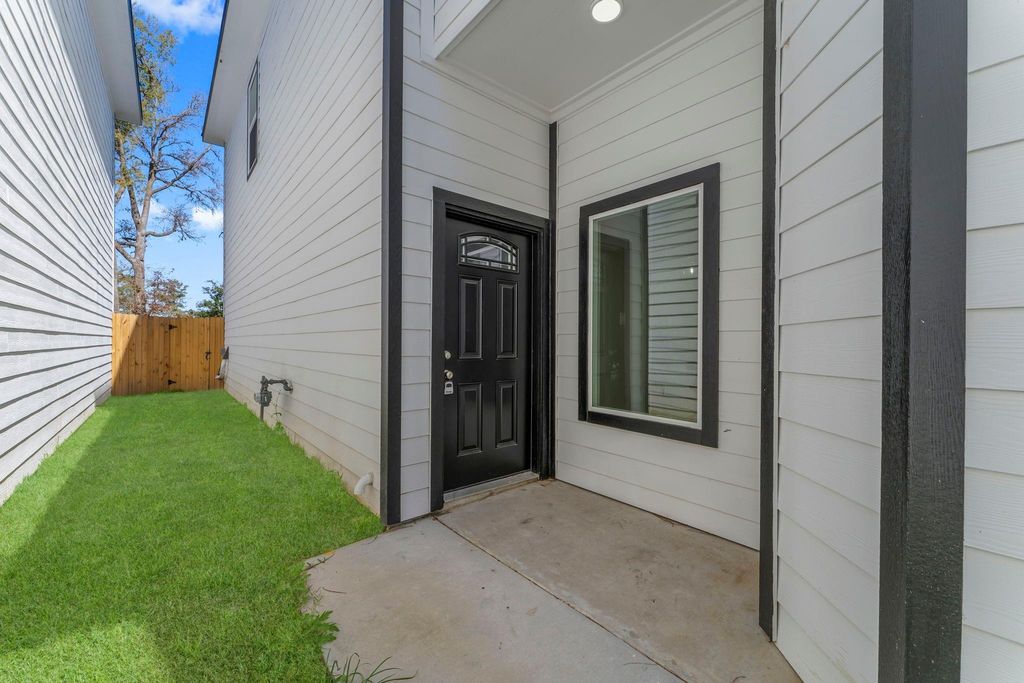 Photo of 8153 Crestview Drive, Houston, TX 77028 (MLS # 29314492)