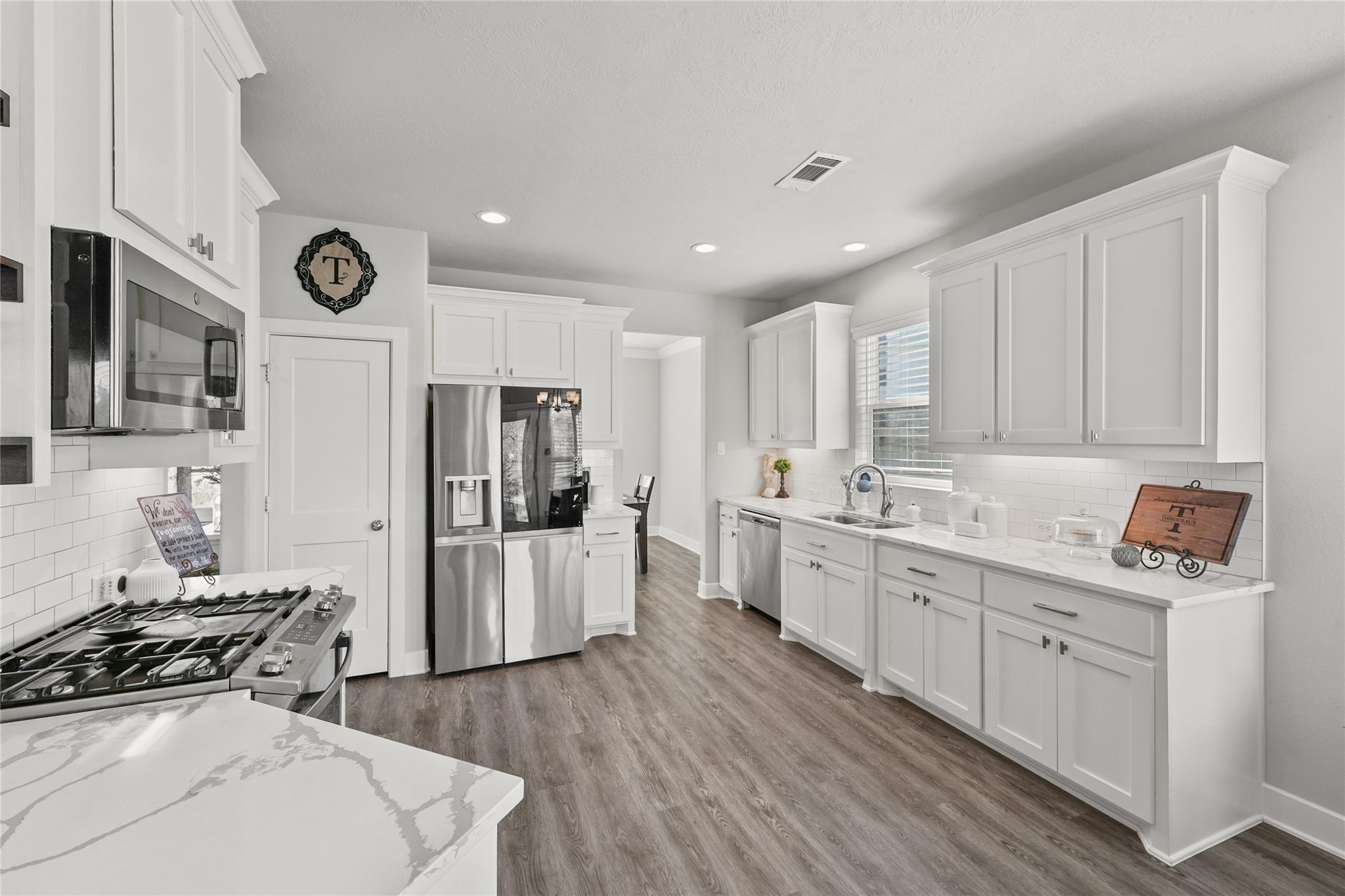 1700 Twin Oaks Circle