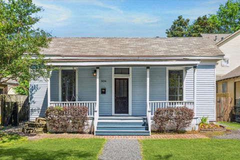 Photo of 806 Sabine Street, Houston, TX 77007 (MLS # 36975892)