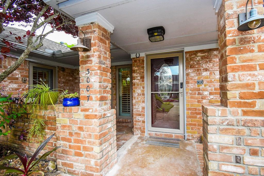 Photo of 3007 Bonney Briar Drive, Missouri City, TX 77459 (MLS # 32410879)