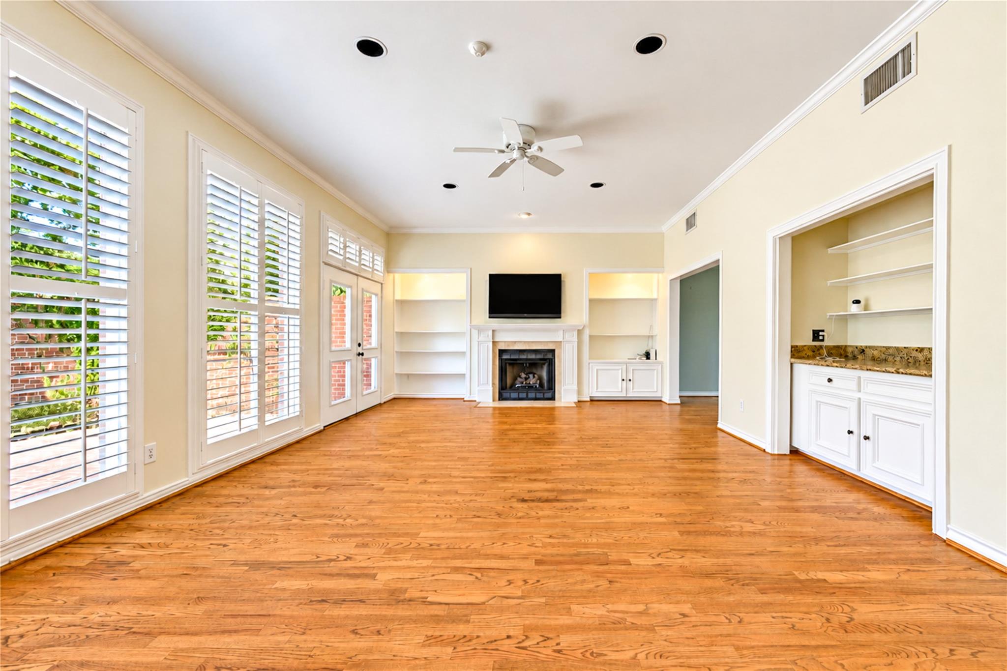 1801 Potomac Drive A