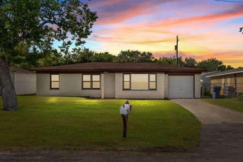 Photo of 6113 Sapphire Court, Texas City, TX 77591 (MLS # 10116581) Photo of 6113 Sapphire Court, Texas City, TX 77591 (MLS # 10116581)
