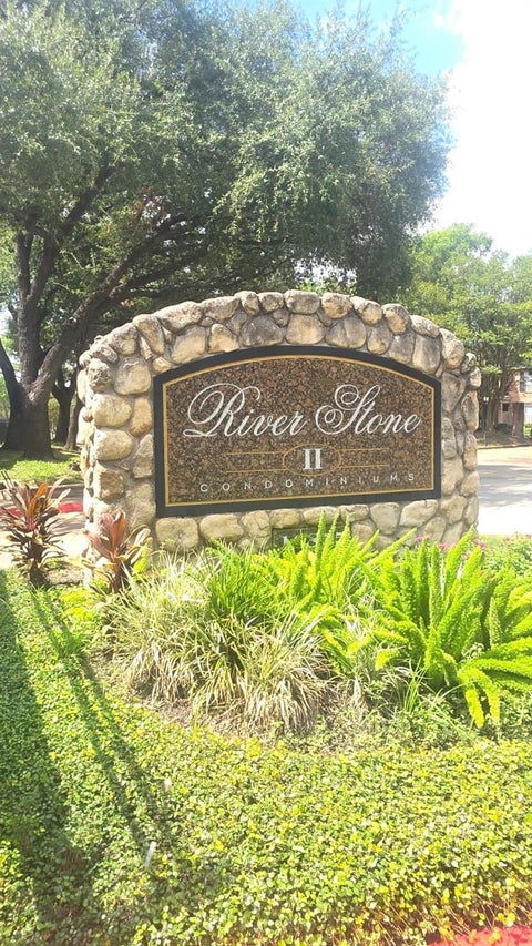 Photo of 10855 Meadowglen Lane #927, Houston, TX 77042 (MLS # 97857354)