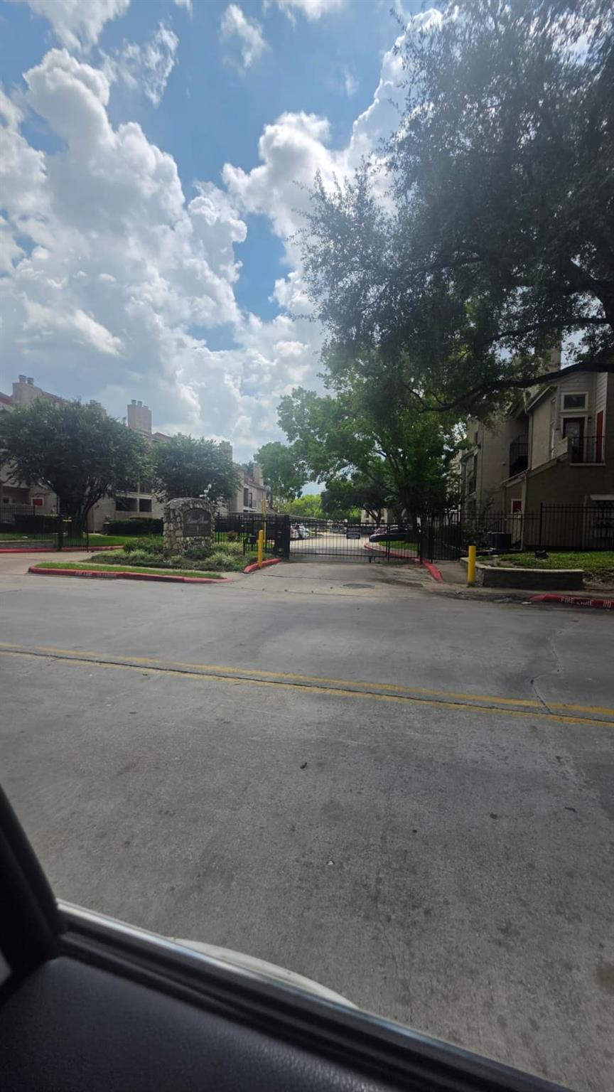 Photo of 10855 Meadowglen Lane #927, Houston, TX 77042 (MLS # 97857354)