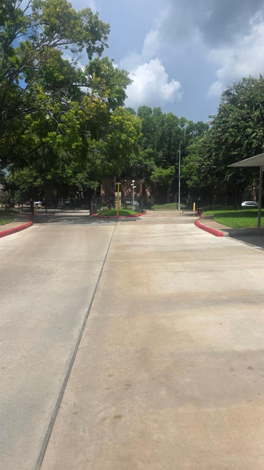 Photo of 10855 Meadowglen Lane #927, Houston, TX 77042 (MLS # 97857354)
