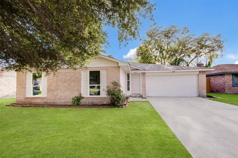 Photo of 2315 Green Knoll Drive, Houston, TX 77067 (MLS # 68537130)