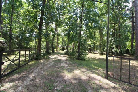 Photo of 17551 W Fm 1097 Road, Montgomery, TX 77356 (MLS # 76455304) Photo of 17551 W Fm 1097 Road, Montgomery, TX 77356 (MLS # 76455304)