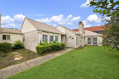 Photo of 2915 Country Club Boulevard, Sugar Land, TX 77478 (MLS # 74904554)