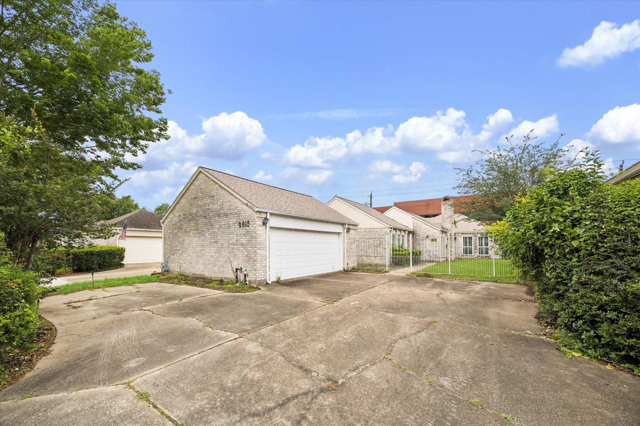 2915 Country Club Boulevard