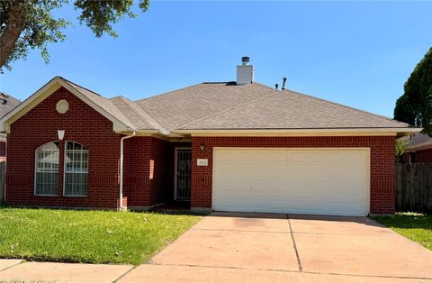 Photo of 13423 Agarita Lane, Houston, TX 77083 (MLS # 22061084)