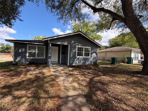 Photo of 2701 Raymond St ST, Pasadena, TX 77506 (MLS # 13476908)