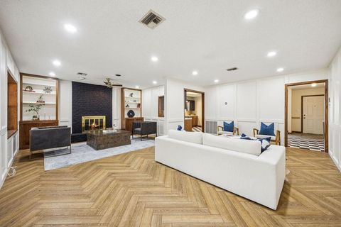 Photo of 1721 Saxon Drive, Houston, TX 77018 (MLS # 62273752)