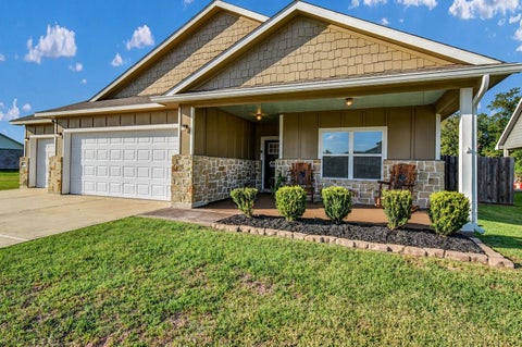 Photo of 406 Wellshire Drive, West Columbia, TX 77486 (MLS # 97832806)